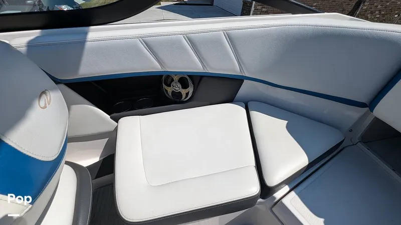 Slide: The Image of Regal 2000 ES 2015 - 14364865