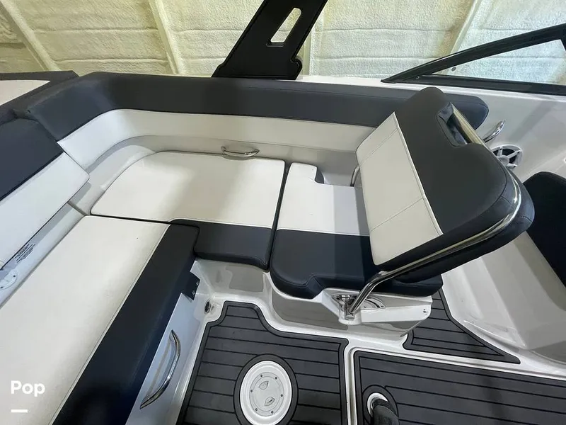 Slide: The Image of Bayliner VR5 2020 - 13966614