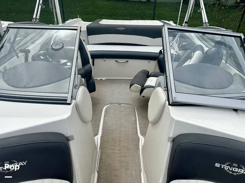 Slide: The Image of Windshield - Walk Through - 14701339