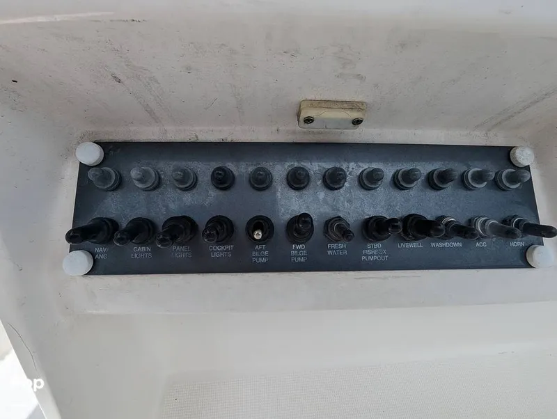 Slide: The Image of Robalo R230 Center Console 2005 - 14376829