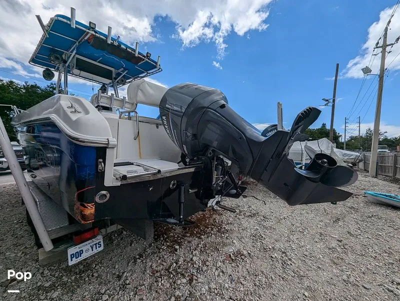 Slide: The Image of Robalo R230 Center Console 2005 - 14377051