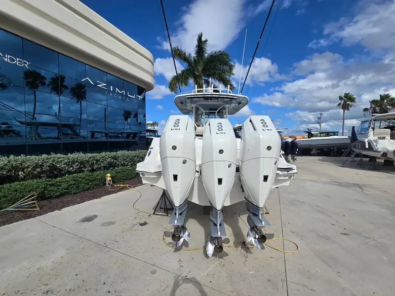 Slide: The Image of Boston Whaler 360 Outrage 2025 - 10