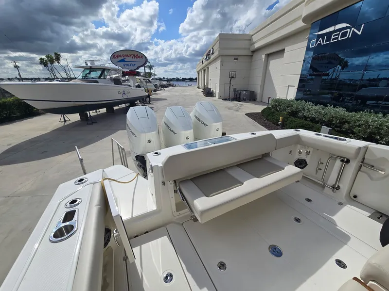 Slide: The Image of Boston Whaler 360 Outrage 2025 - 12