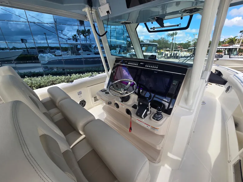 Slide: The Image of Boston Whaler 360 Outrage 2025 - 16