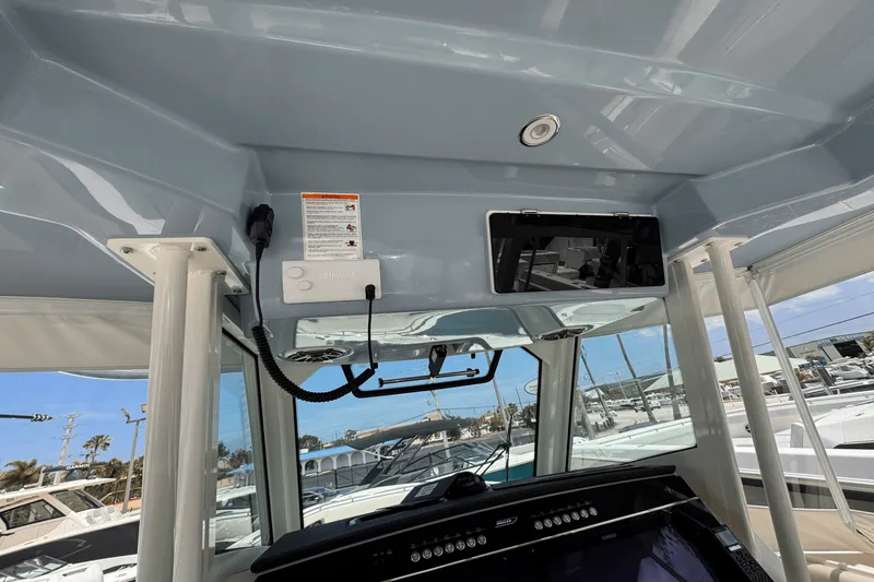 Slide: The Image of Boston Whaler 360 Outrage 2025 - 17