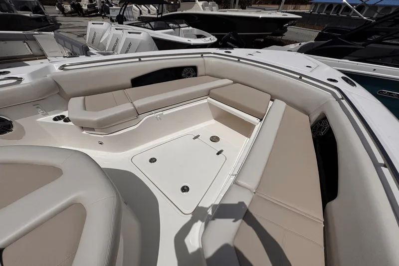Slide: The Image of Boston Whaler 360 Outrage 2025 - 18