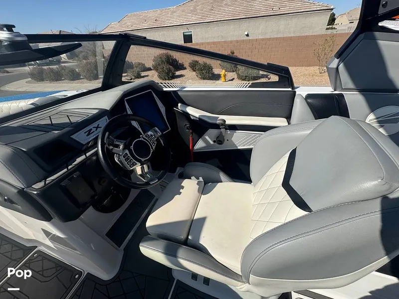 Slide: The Image of Tige 23 ZX 2020 - 15081662
