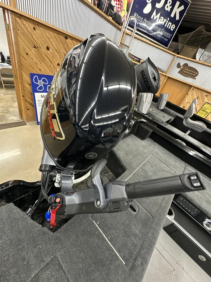 Slide: The Image of Smoker Craft ADV188T 2025 - 6