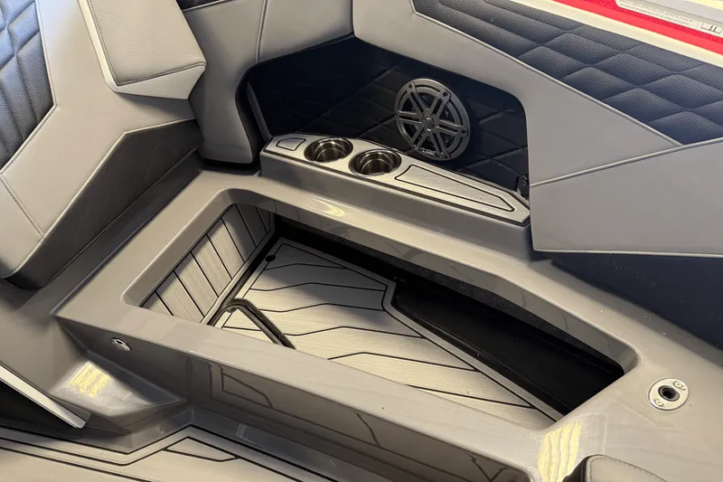 Slide: The Image of Nautique Super Air Nautique S23 2025 - 20