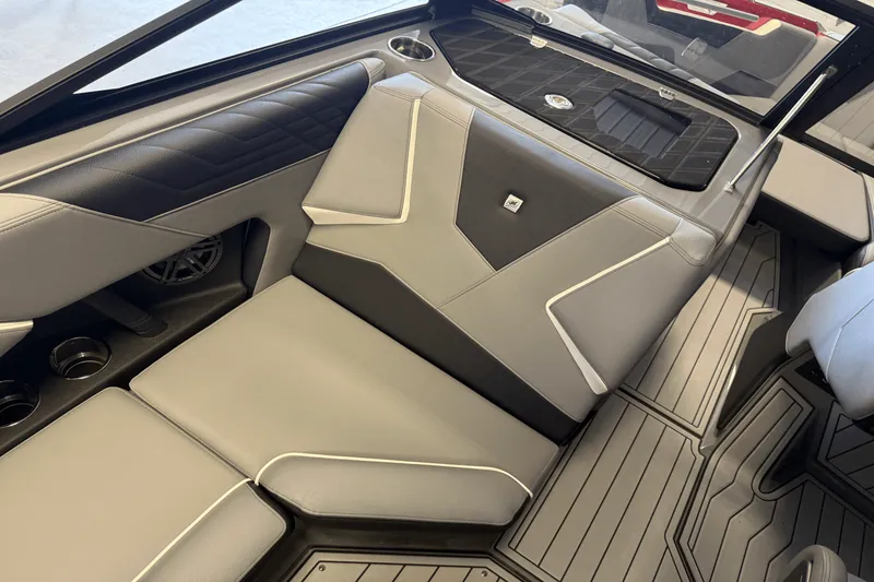 Slide: The Image of Nautique Super Air Nautique S23 2025 - 21
