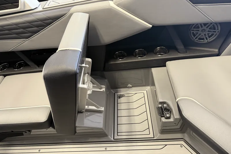 Slide: The Image of Nautique Super Air Nautique S23 2025 - 26