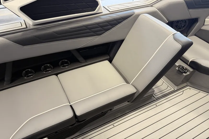Slide: The Image of Nautique Super Air Nautique S23 2025 - 27