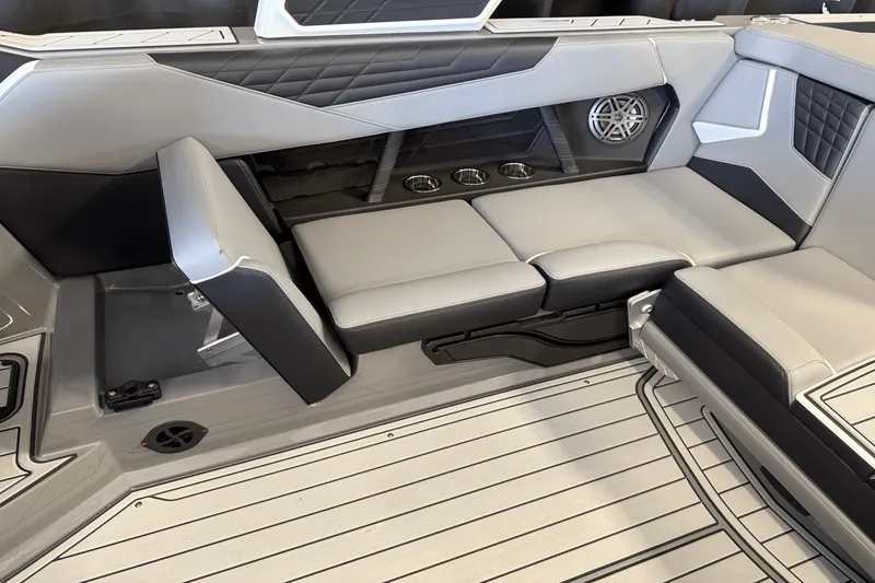 Slide: The Image of Nautique Super Air Nautique S23 2025 - 32