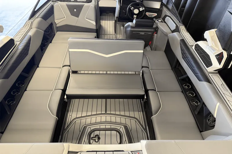 Slide: The Image of Nautique Super Air Nautique S23 2025 - 40