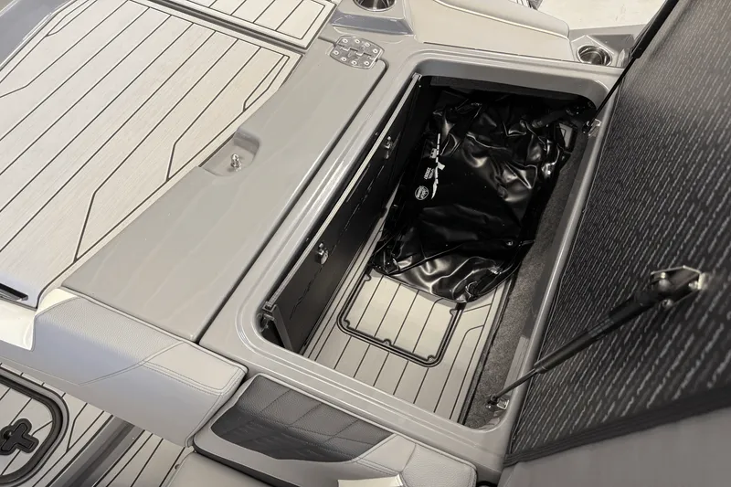 Slide: The Image of Nautique Super Air Nautique S23 2025 - 42