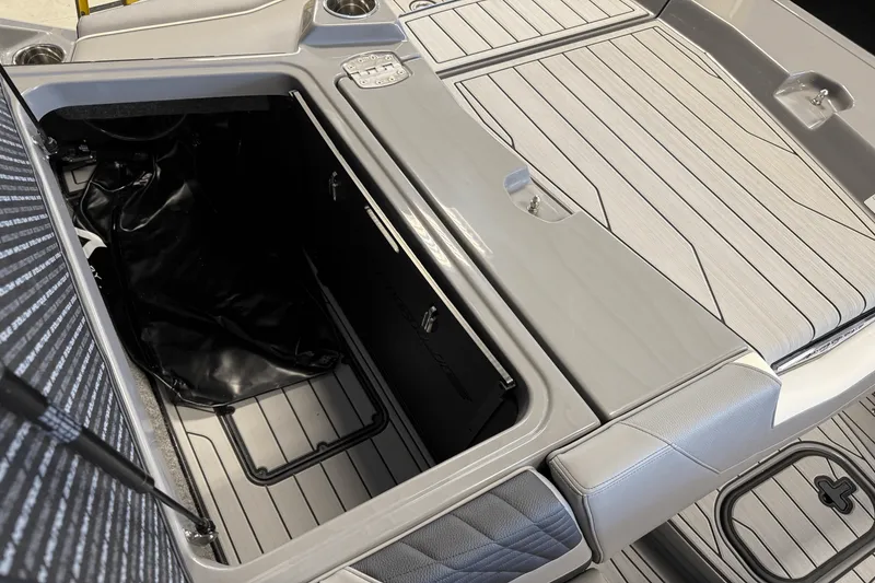 Slide: The Image of Nautique Super Air Nautique S23 2025 - 43