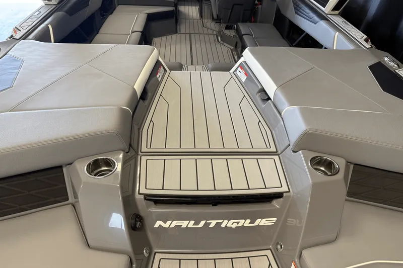 Slide: The Image of Nautique Super Air Nautique S23 2025 - 64