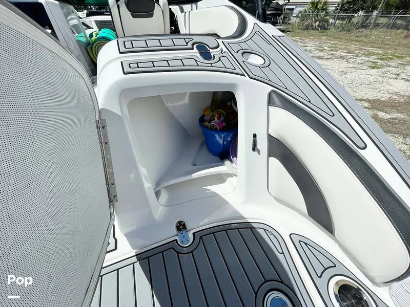 Slide: The Image of Fender Locker - 13992180