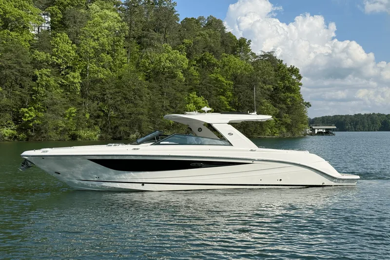 Slide: The Image of Sea Ray 400 SLX 2025 - 0