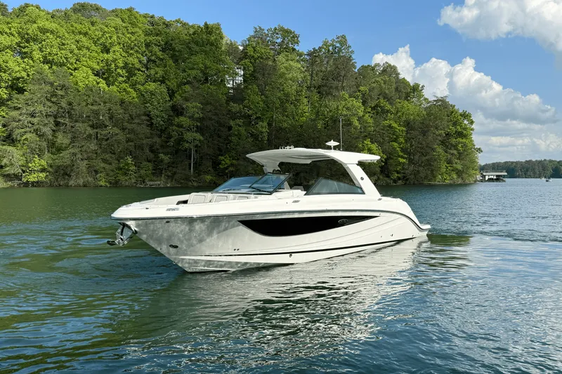 Slide: The Image of Sea Ray 400 SLX 2025 - 12