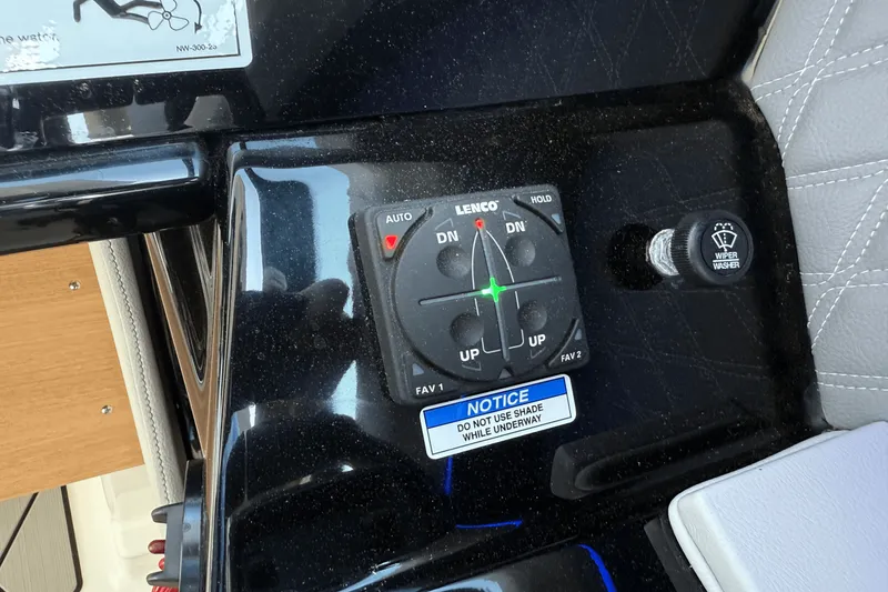 Slide: The Image of Sea Ray 400 SLX 2025 - 53