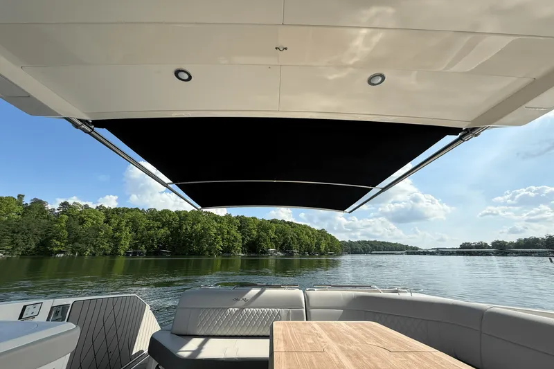 Slide: The Image of Sea Ray 400 SLX 2025 - 56