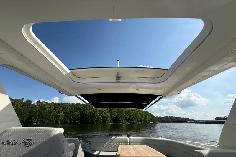 Slide: The Image of Sea Ray 400 SLX 2025 - 58