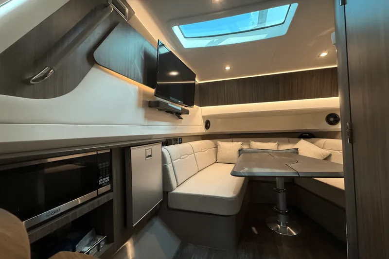 Slide: The Image of Sea Ray 400 SLX 2025 - 69