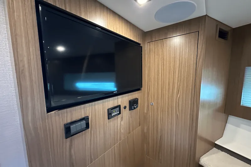 Slide: The Image of Cruisers Yachts 46 Cantius 2025 - 17