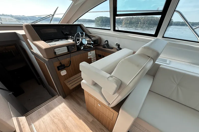 Slide: The Image of Cruisers Yachts 46 Cantius 2025 - 22
