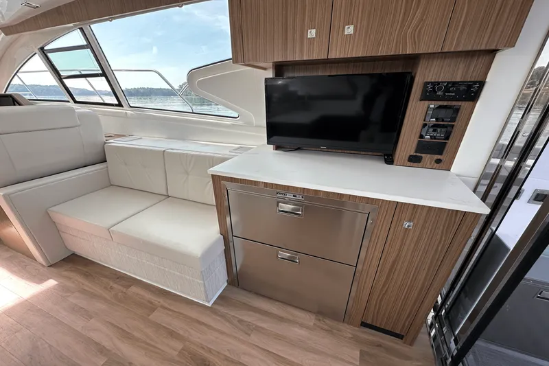 Slide: The Image of Cruisers Yachts 46 Cantius 2025 - 26