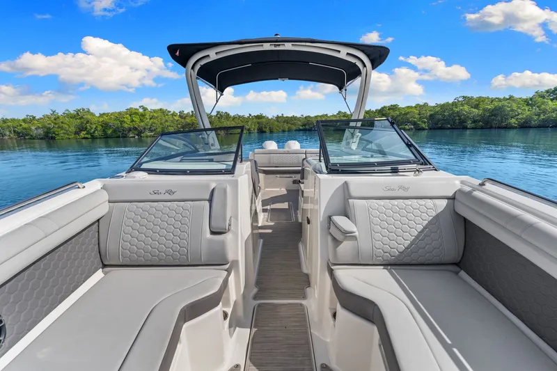 Slide: The Image of Sea Ray 290 SDX OUTBOARD 2021 - 14