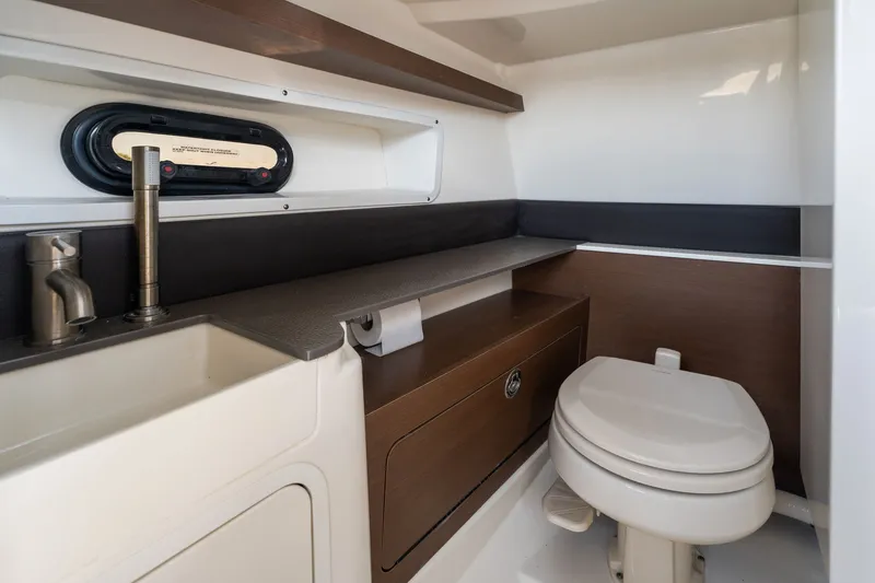 Slide: The Image of Sea Ray 290 SDX OUTBOARD 2021 - 25