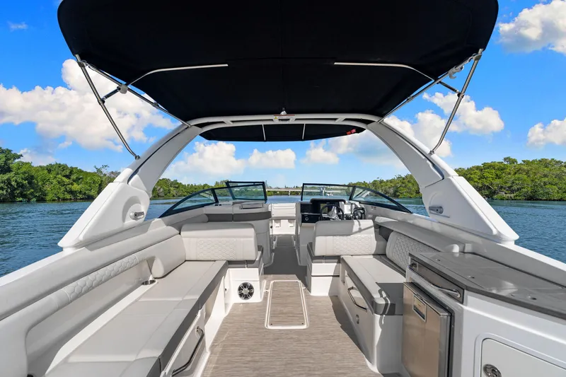 Slide: The Image of Sea Ray 290 SDX OUTBOARD 2021 - 27