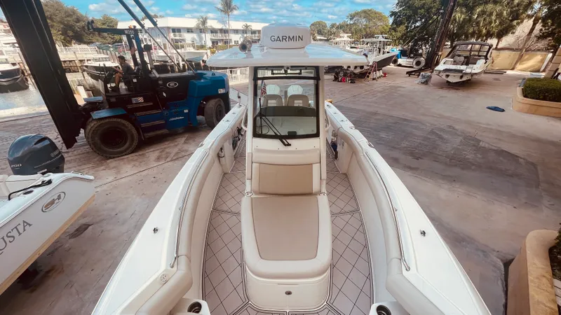 Slide: The Image of Boston Whaler 280 OUTRAGE 2019 - 20
