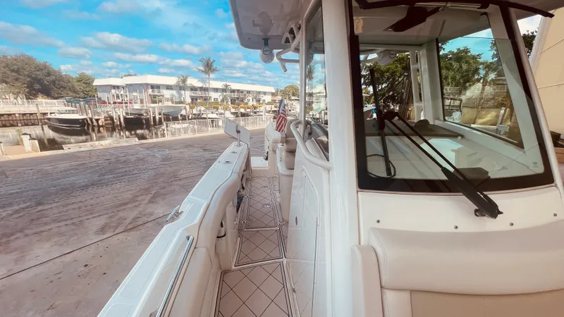 Slide: The Image of Boston Whaler 280 OUTRAGE 2019 - 24