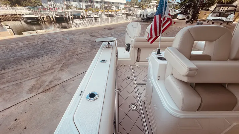 Slide: The Image of Boston Whaler 280 OUTRAGE 2019 - 25