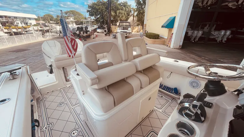 Slide: The Image of Boston Whaler 280 OUTRAGE 2019 - 26