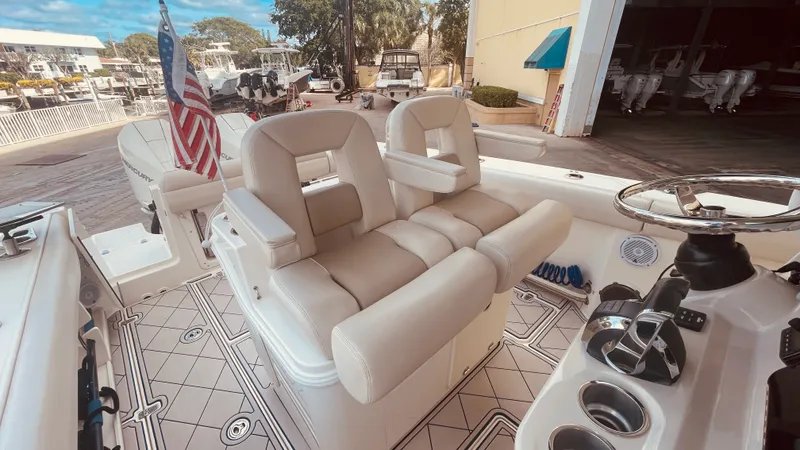 Slide: The Image of Boston Whaler 280 OUTRAGE 2019 - 27