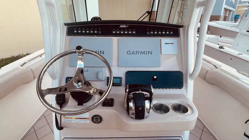 Slide: The Image of Boston Whaler 280 OUTRAGE 2019 - 28