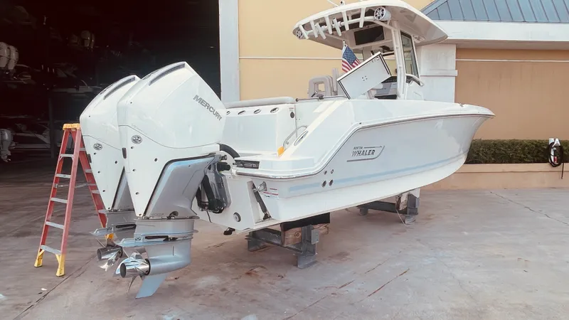 Slide: The Image of Boston Whaler 280 OUTRAGE 2019 - 3