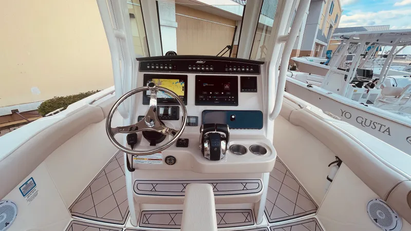 Slide: The Image of Boston Whaler 280 OUTRAGE 2019 - 31