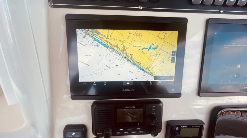 Slide: The Image of Boston Whaler 280 OUTRAGE 2019 - 35