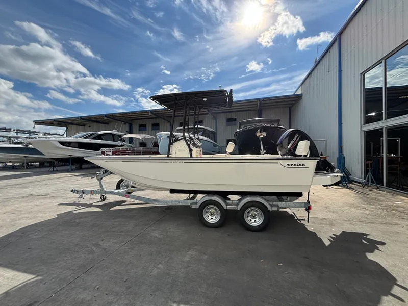 The Image of Boston Whaler 190 Montauk 2026 - 0