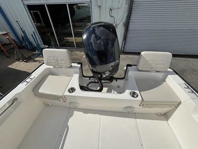 Slide: The Image of Boston Whaler 190 Montauk 2026 - 10