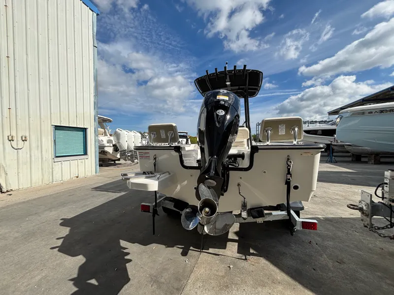 Slide: The Image of Boston Whaler 190 Montauk 2026 - 4