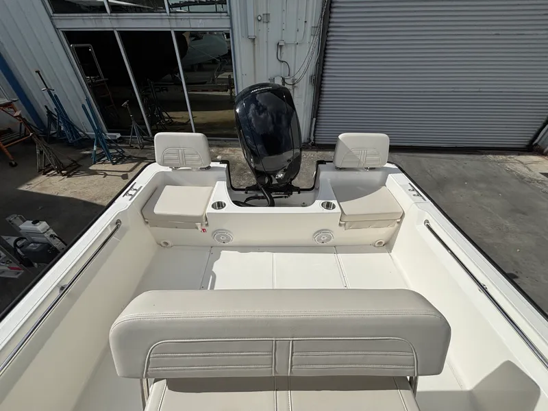 Slide: The Image of Boston Whaler 190 Montauk 2026 - 8