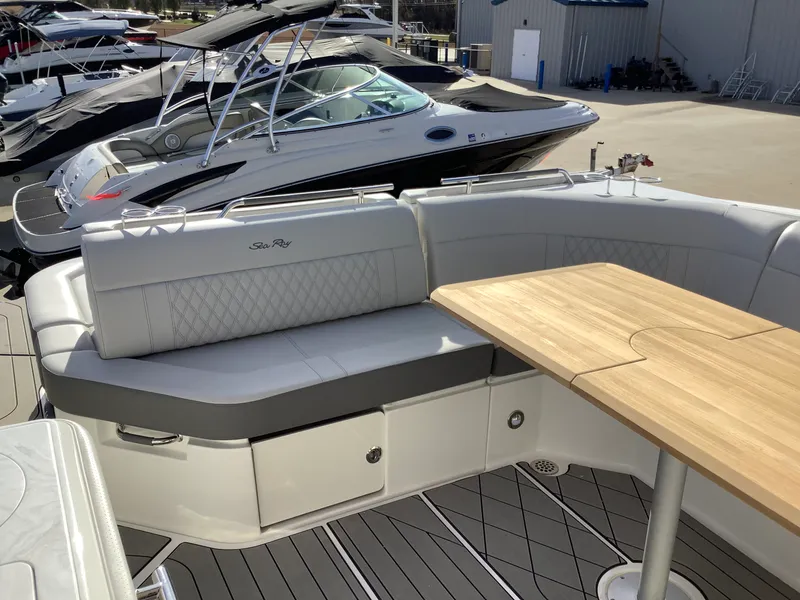 Slide: The Image of Sea Ray SLX 400 2026 - 13