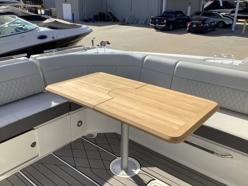 Slide: The Image of Sea Ray SLX 400 2026 - 14