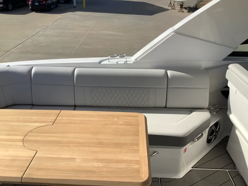 Slide: The Image of Sea Ray SLX 400 2026 - 15